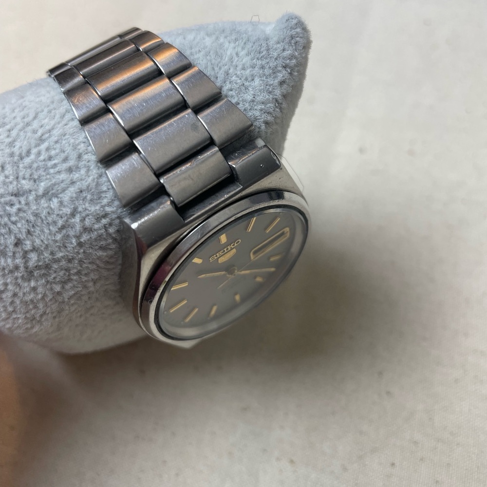 Seiko 5 Men’s Automatic Watch Gray Dial 37mm - Picture 5 of 11